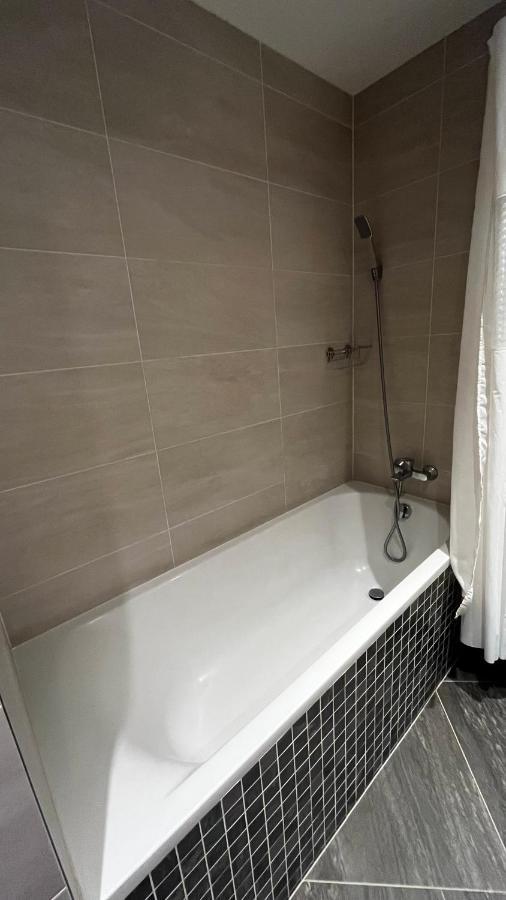 Residence Garden Tower S Balkonem, Garaz プラハ エクステリア 写真