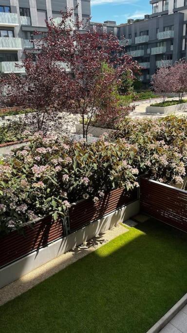 Residence Garden Tower S Balkonem, Garaz プラハ エクステリア 写真