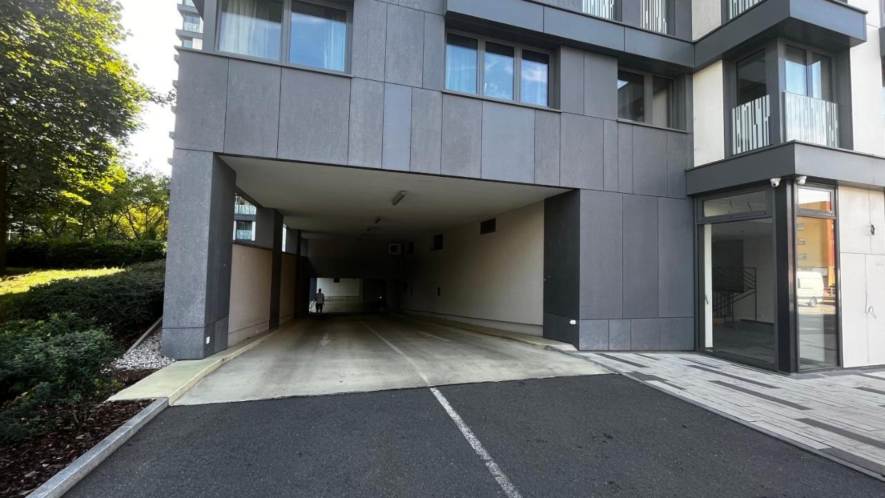 Residence Garden Tower S Balkonem, Garaz プラハ エクステリア 写真