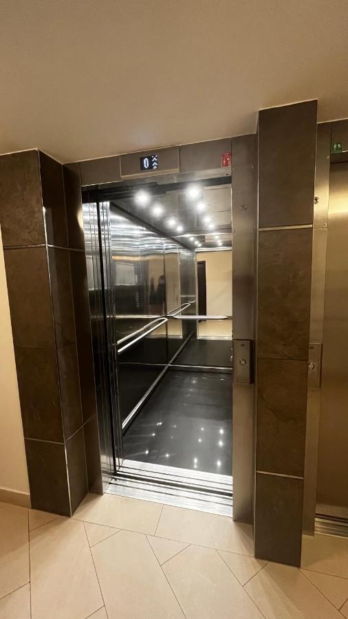 Residence Garden Tower S Balkonem, Garaz プラハ エクステリア 写真