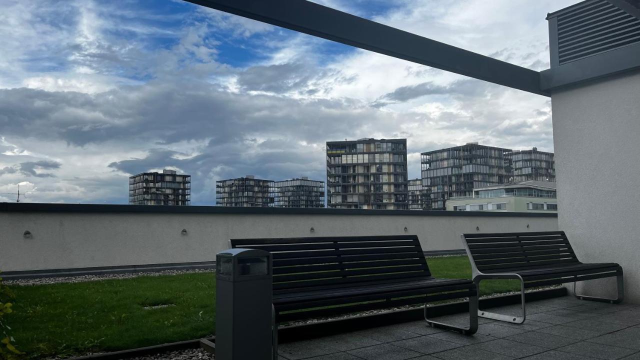 Residence Garden Tower S Balkonem, Garaz プラハ エクステリア 写真